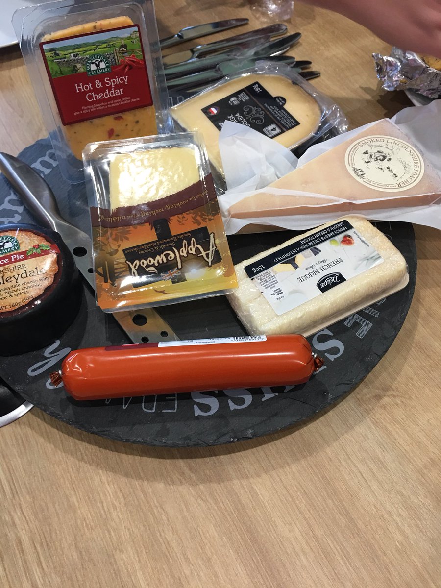 sarah_wilson36's tweet photo. https://t.co/I7nVH4vsry.EVER #cheesedaytuesday 🧀 https://t.co/mCDTVjjN8A