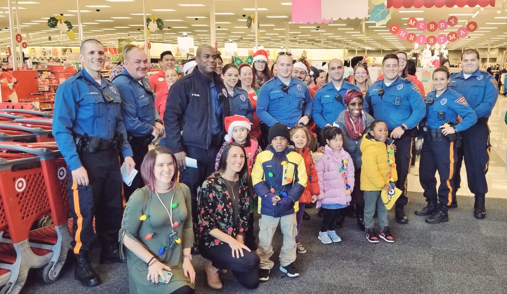 #shopwithacop Thank you to the <a href="/WashingtonTwpPD/">Washington Twp PD</a> for bring joy to these kids. #santashelpers #T1132 #Target #spreadthejoy