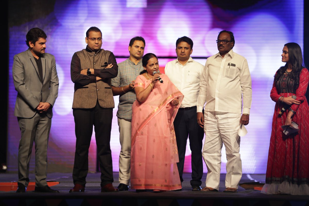Tourism_AP's tweet photo. Day 1: Highlights of performances at the @APCraftsMela in #Tirupati. #Handloom designs by #IshitaSingh &amp; Deepika Sarode with Show Stopper Shriya Saran &amp; performances by #Thamman Group 
#APCraftsMela https://t.co/HRCdmg5Luc