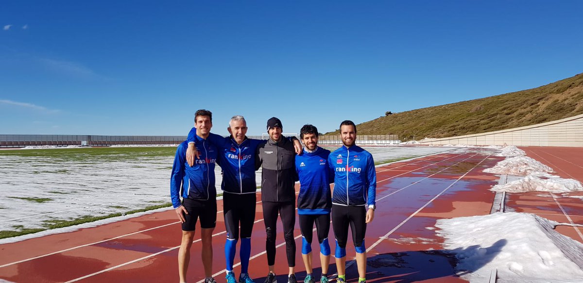 DNRunning's tweet photo. #Atletismo Un entrenamiento de altura https://t.co/OhvhPFZSQ9 https://t.co/YjFl6wl7vf