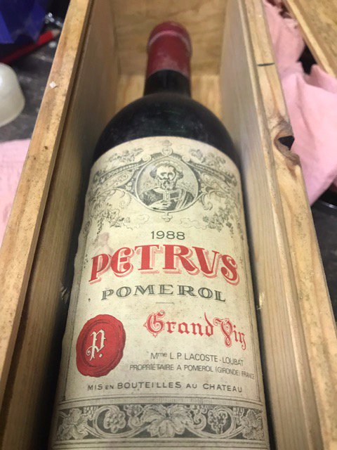 CAVACAVE's tweet photo. Dernière heure.... A vous de cliquer pour remporter cette bouteille... La vente se termine à 11h00 ce matin
https://t.co/iCWUbzZ2F9

commission réduite + expédition internationale assurée

#encheres #petrus #vinsdexception #plaisirdoffrir #luxurylifestyle https://t.co/7GaCRR56NA
