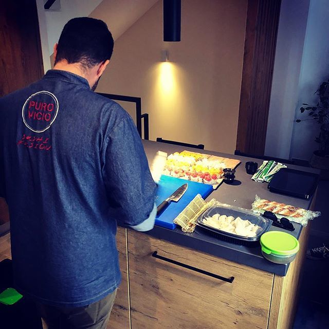 alacarretera's tweet photo. #buenosdias ☀️ esta semana os vamos a dar a conocer el trabajo de @purovicio_sushimurcia ! #sushiman 🍨🥡🍣a domicilio 🤩 
Os podemos asegurar su puntualidad, calidad de producto, originalidad en sus platos y una formación exquisita de la mano de los mejores principalmente e… https://t.co/IG3AZw08ta