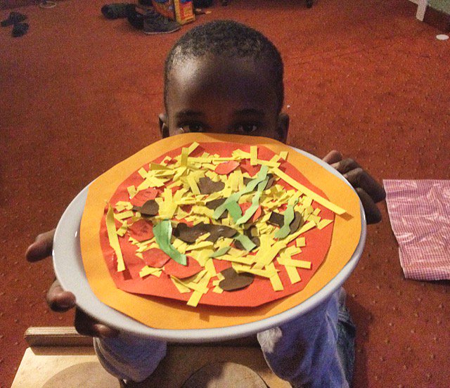 CrayonPass's tweet photo. We can do anything with paper! &amp; doesn't that look delicious? During our last #ArtWorkshop, the #children recreated their favourite dishes ! 
We had a blast together💫💕 https://t.co/OiKxzXPyuL