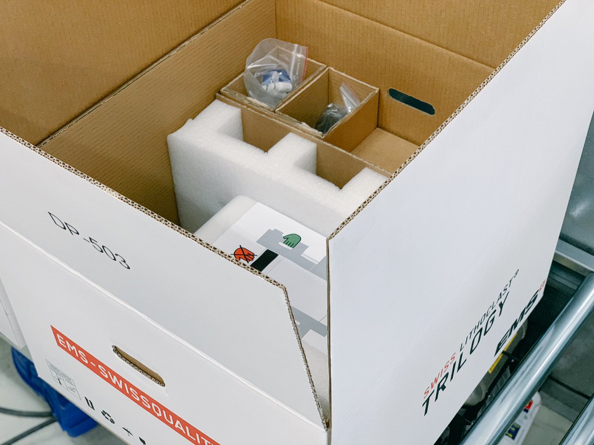 EMSUrology's tweet photo. First order x4 #EMStrilogy ready to be shipped off to the Netherlands 🇳🇱 #ilovePCNL @Blondeau_EMS https://t.co/ZGdf3JuOfz