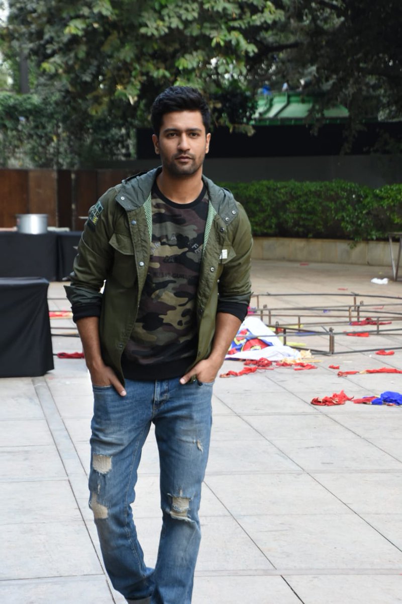 FcKaushal's tweet photo. This man is ❤ @vickykaushal09 

@VickyKaushalFC @Vickykaushal08  #Uri @AdityaDharFilms https://t.co/85XOlNRCuG