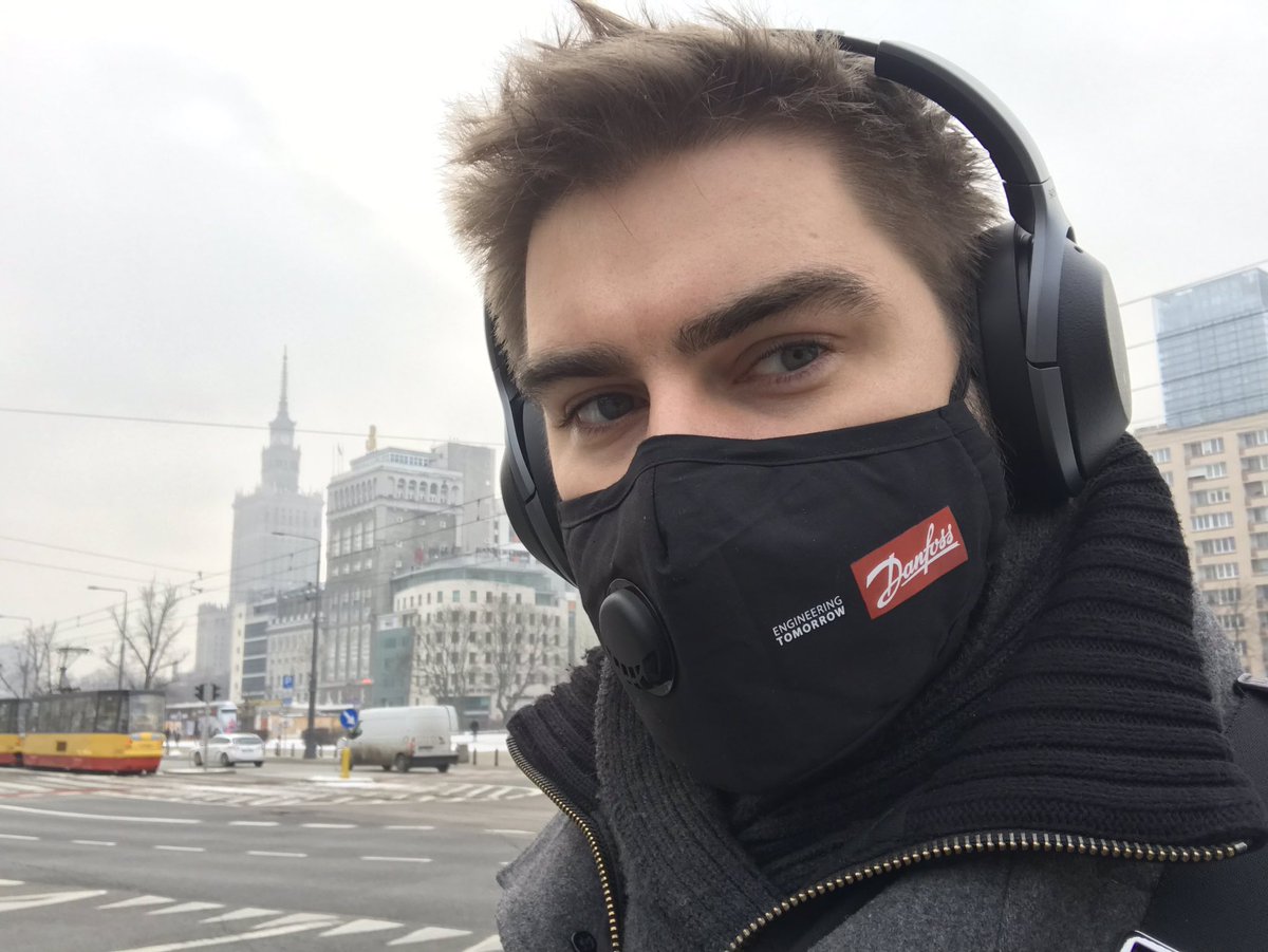 Marcin_Wis's tweet photo. #SmogMask is a must on a day like this in @warszawa - 445% of #PM25, so thank you @DanfossPoland for this thoughtful gift. ๐ต๐ฑ need to take action, and #EnergyEfficiency and #RenewableEnergy is the solution @DenmarkinPoland https://t.co/toIhPh0EhQ
