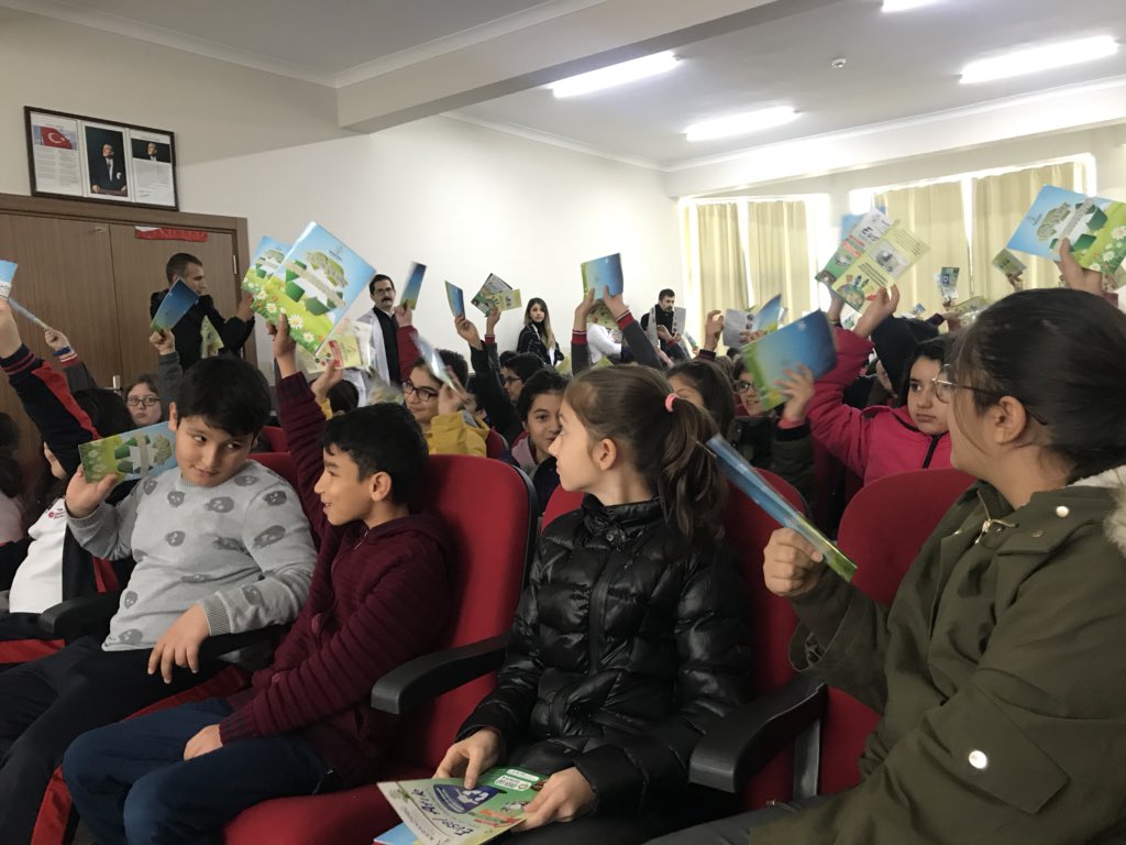 evrekoruma5's tweet photo. #Eğitim #gelecektir...
Çevre koruma birimi olarak #gelişimkoleji öğrencilerine geri dönüşüm atık pil atık yağ eğitimi verildi... https://t.co/Miytva2kCL