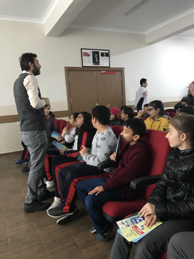 evrekoruma5's tweet photo. #Eğitim #gelecektir...
Çevre koruma birimi olarak #gelişimkoleji öğrencilerine geri dönüşüm atık pil atık yağ eğitimi verildi... https://t.co/Miytva2kCL