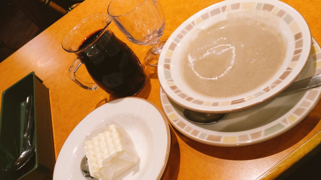 hunazusi's tweet photo. サイゼリヤの噂のおふとん美味しかった〜！ https://t.co/nLukO9L46J
