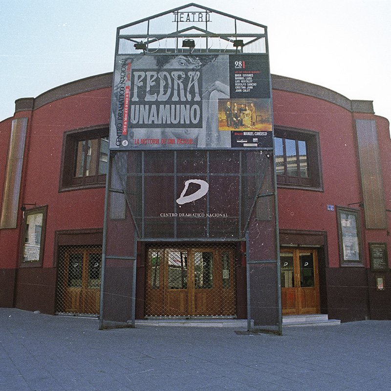 Hace 39 años, el 18 de diciembre de 1979, se recuperaba como espacio para el teatro el edificio que hoy ocupa el #TeatroValleInclán y que entonces era el Cine Olimpia. Fue gestionado de forma privada hasta 1984, cuando pasó a ser un espacio público dependiente del <a href="/INAEM_Cultura/">INAEM</a>