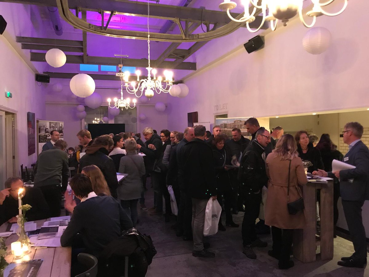 - Start Verkoop: Het Pakhuis Sneek - 

In Lokaal 55 verzamelden ongeveer 150 belangstellenden van jong tot oud. De reacties waren positief en dat snappen wij wanneer je kijkt naar de impressies van dit prachtige project

Meer op lont.nl/woningbouw/het… 
<a href="/SlokkerGroep/">Slokker Bouwgroep</a> <a href="/MakHoekstra/">Makelaardij Hoekstra</a>