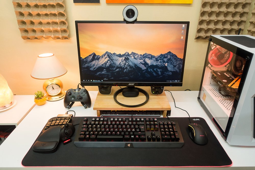 techbroll's tweet photo. Christmas came early with these new Razer Gaming Peripherals! 😍 

Razer Blackwidow X Chroma Keyboard
Razer Tartarus V2 Gamepad
Razer Wolverine Tournament Edition Controller
Razer Kiyo Webcam

#Razer #RazerPeripherals #JointheCult #RazerNumbawan https://t.co/GR83eZRv5B