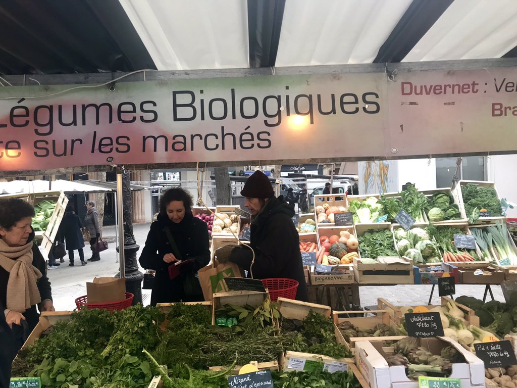 FVauglin's tweet photo. [retour en images] Le nouveau #marché #bio de #Paris a ouvert samedi place du Père Chaillet à #Paris11 Il se tient tous les samedis et mercredis. Samedi dernier, c’était avec la fête des commerçants du quartier Bastille Quartier Libre, sa fanfare et sa calèche ! https://t.co/yS2vQoNgy0