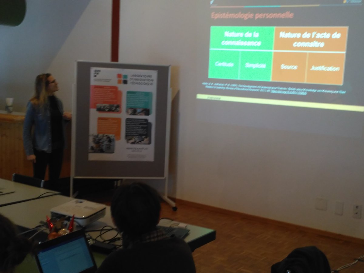 lip_unige's tweet photo. Elsa Paukovics sur scène pour présenter son travail de thèse sur la posture épistémique des enseignants engagés dans une recherche collaborative. https://t.co/zweCS1Ir2n #RoC2018 #DBR https://t.co/fomX6x7FEl
