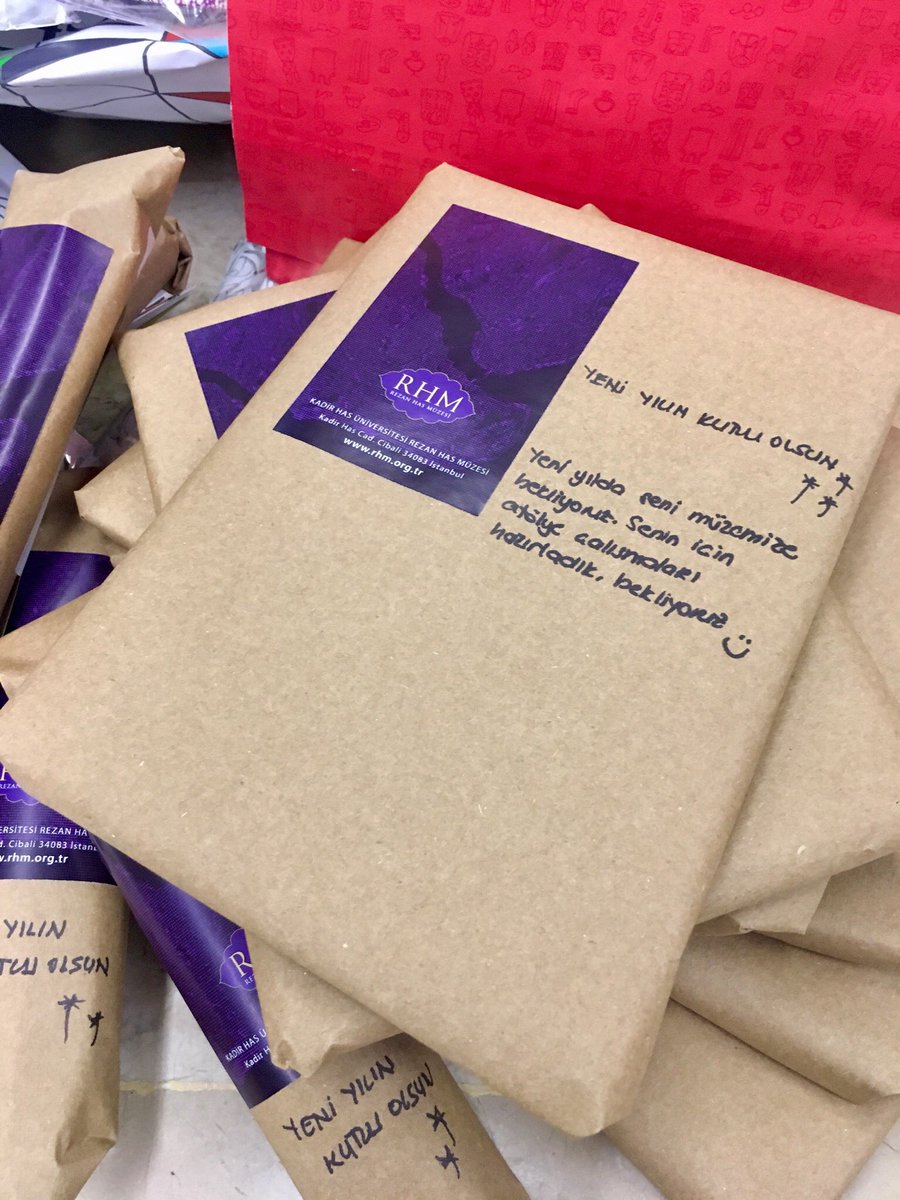 2019’un ilk gülenleri çocuklar olsun! Komşu okulumuz #Cibali ilköğretim okulu 7-12 yaş arası çocuklarımızın yeni yıl isteklerini gerçeğe dönüştürmek isterseniz siz de (kitap, kırtasiye,oyuncak) hediyelerinizi yılbaşı ağacının altına bırakabilirsiniz 🌲#iyiyıllar