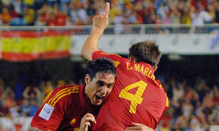 📺 ¡Súbete al DeLorean de la @SeFutbol, que nos vamos a 2005!
Concretamente al España - Bosnia, el último partido que jugamos en Mestalla🏟, en el que @MarchenaOficial logró este gol para empatar en el descuento ante Bosnia
🔗 http://bit.ly/Mestalla181218