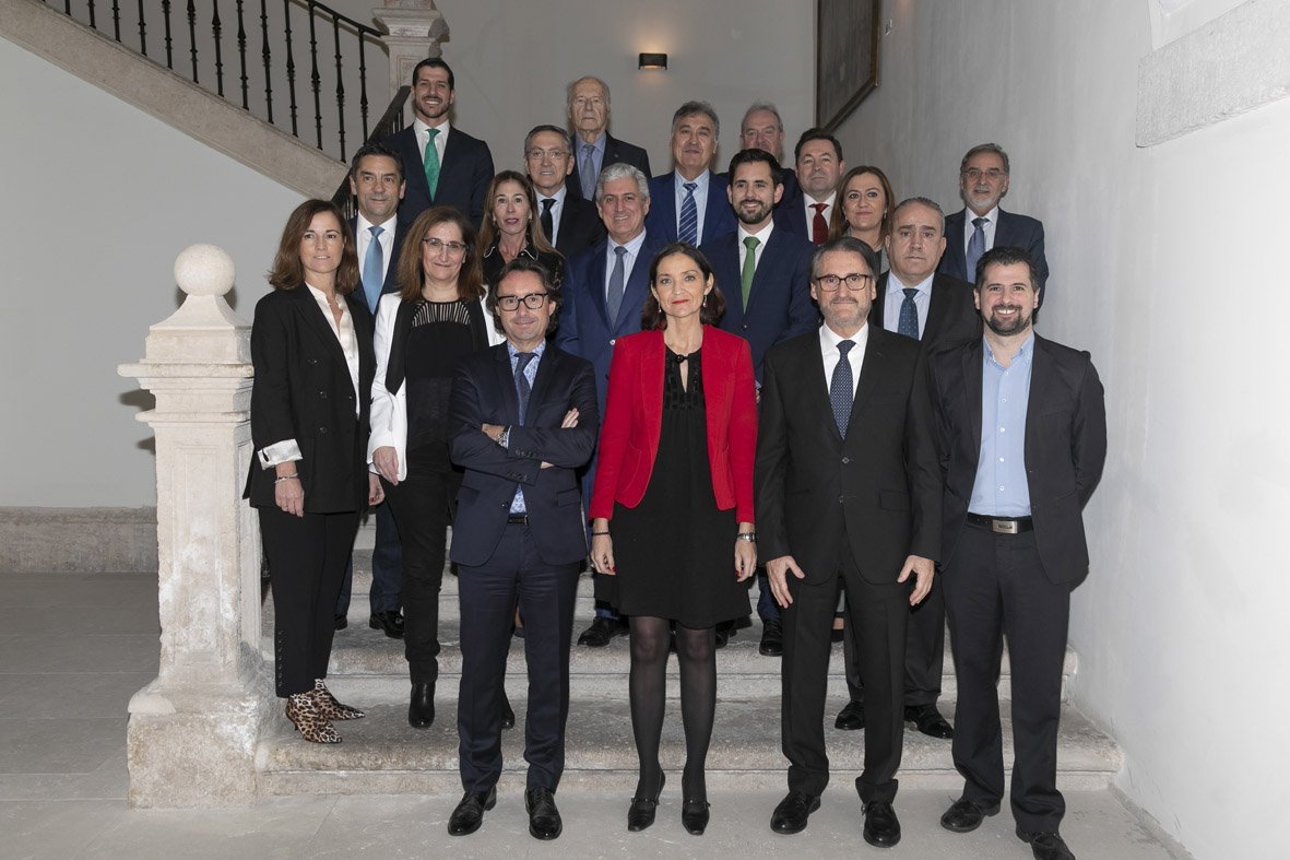 cyleconomica's tweet photo. 📸Foto del día: 'Encuentro de la ministra de Industria con empresas de #CyL'
https://t.co/K8Zu9cjyTV 
#LingotesEspeciales @ginesclemente @aciturri #Benteler @RHervella @raulmartpe @sothis #Collosa #Inmapa https://t.co/7iphR3eU4C