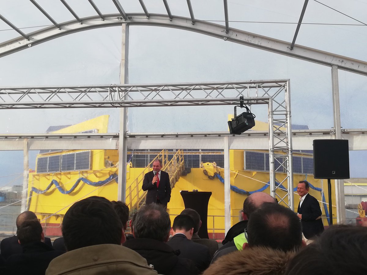 etiennepourcher's tweet photo. Bienvenue à #wavegem plate-formes #houlomoteur #wave à partir #IHES de @gepstechno inaugurée aujourd'hui à #saintnazaire @investnantesSN https://t.co/LbYLW5RocC