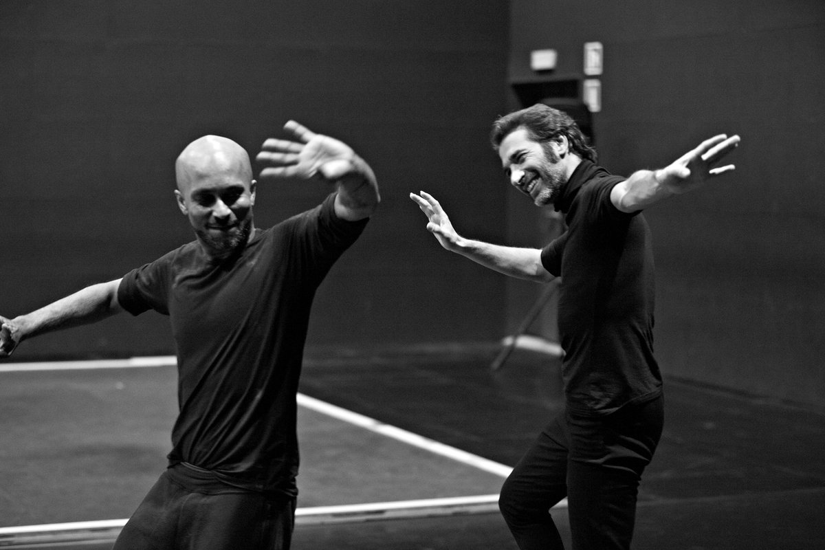 TheaVilleParis's tweet photo. :: #Cejourlà ::
Le 18.12.14 @AkramKhanLive & @Israel_Glv dansaient ensemble #TOROBAKA au #THDV 😍
Aujourd'hui :
Retrouvez #IsraelGalvan, du 26 au 31.12 lors de son #StageFlamenco ouvert à tous, au #RomanèsCirqueTzigane
Infos & tarifs 👇🏻
💃 https://t.co/wLlJTVJkgF
📷 @jlouisFotos https://t.co/2GIBuA6Se7