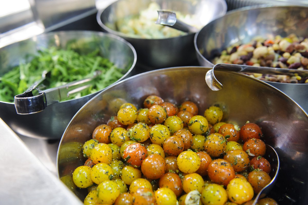 Kylemore's tweet photo. Delicious wholesome food, straight from the kitchen! Our carvery lunches are underway every Sunday but if you're someone who prefers good quality tasty bagels, fresh salads or quiche, there is plenty to choose from! #MitchellsCafe #Connemara #WildAtlanticWay https://t.co/91Q7kcTVrE