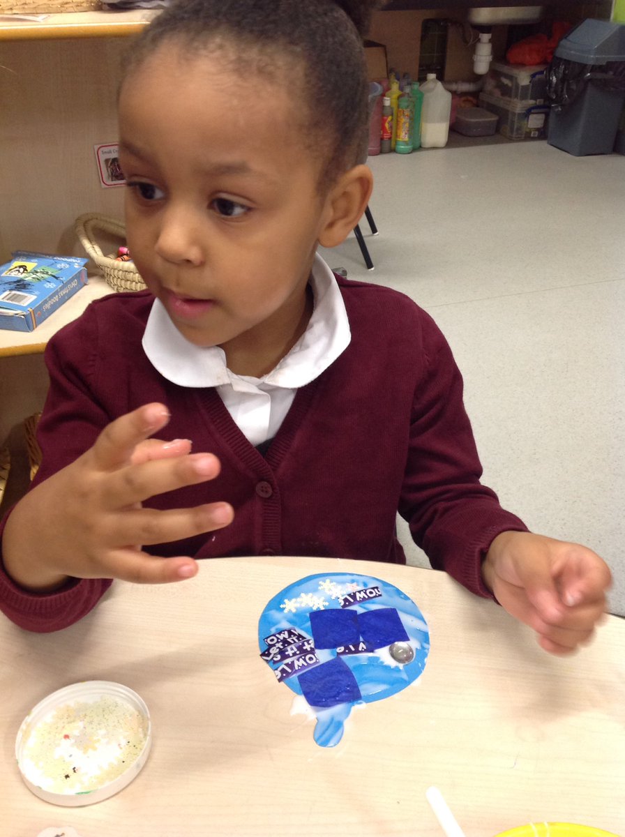 DartonNursery's tweet image. Christmas tree shape printing and bauble decorating @DartonPrimary #dps_art #DPS_maths