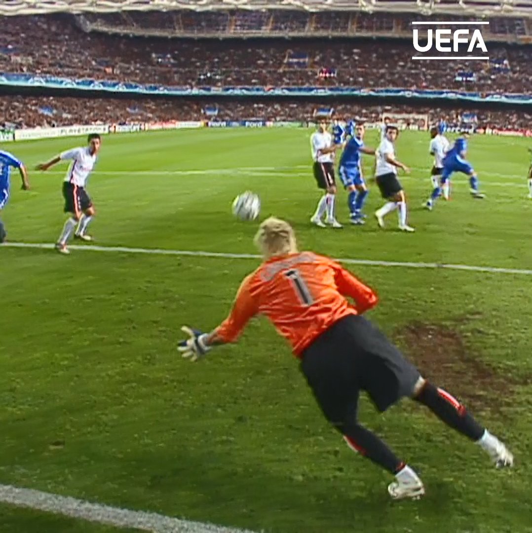 Not 1β£ but 2β£ world-class saves from Santiago CaΓ±izares πππ
π₯³ Happy birthday to the former @valenciacf keeper who turns 49 today! π
#UCL @santicanizares