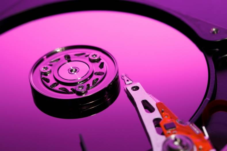 XpressoCom's tweet image. The last major category of data storage devices relies on electronic charge. In the so-called flash memory, there are field-effect transistors that have a floating gate.   #hardware #diskdrive  via @BroadcastBridge
goo.gl/6dTMsD