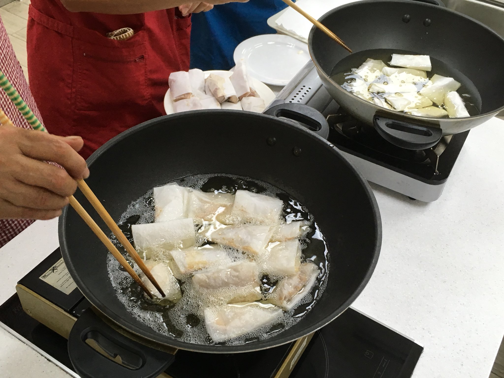 裏なんばにまた名店が登場 初めて食べるペーパーチキンの衝撃の旨さ 裏なんば ヒルマン 旨いもん食べたいだけやねん