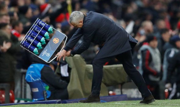 samCodeNg's tweet photo. Dec-17-2015: Chelsea sacked José Mourinho

Dec-18-2018: Man United sacked José Mourinho

Nobody likes going into the new year with their problems...  DROP IT https://t.co/XZnz6AfhTe