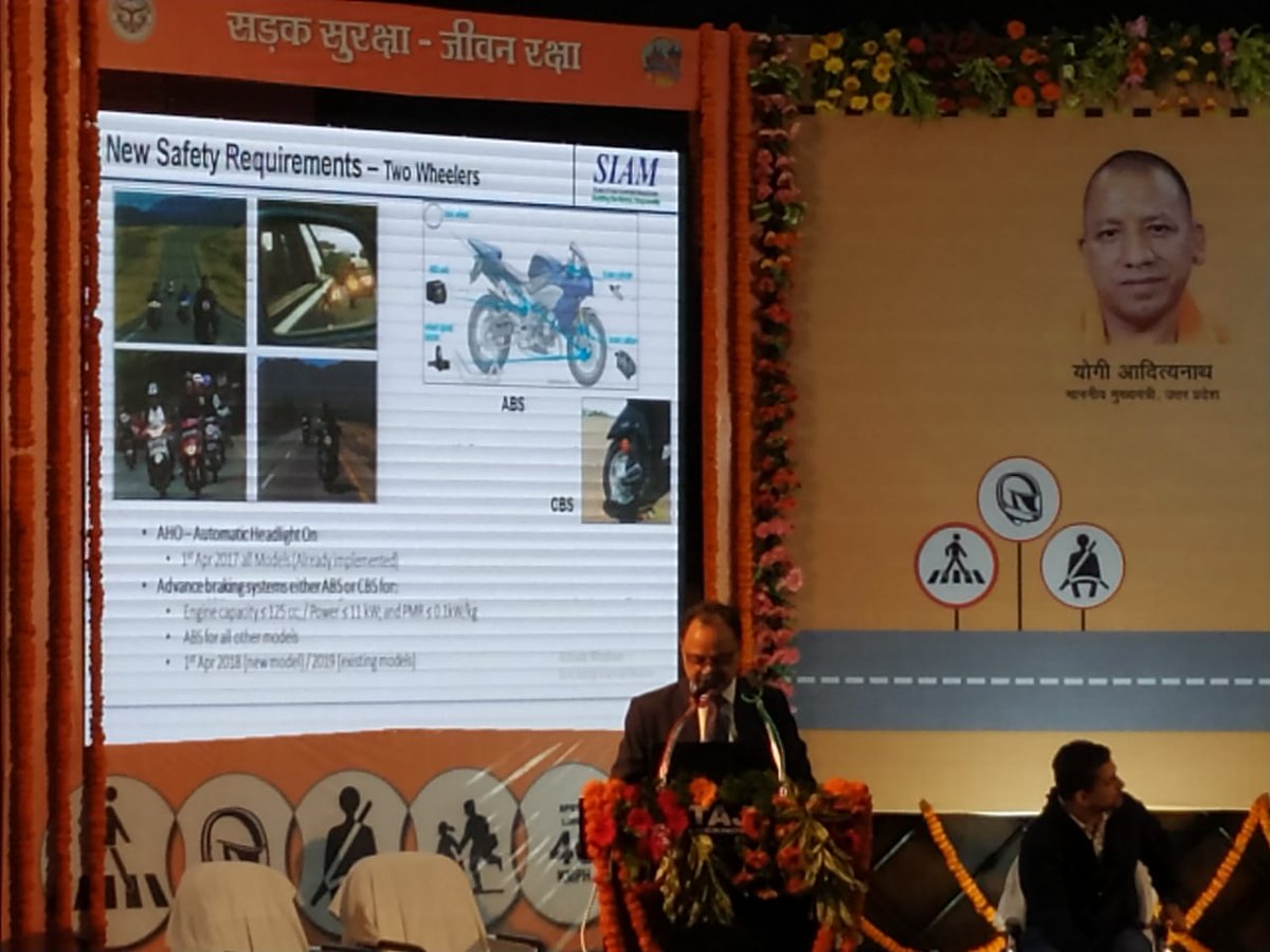 egovonline's tweet photo. #AtanuGanguli, Executive Director, @siamindia highlighting various initiatives by @siamindia for making vehicles safer, during @UPGovt 's State #RoadSafety workshop.
@ParivahanUP @kpmaurya1 @uptrafficpolice @Swatantrabjp @UPgovt @arpitkgupta @uproadsafety https://t.co/YOB3uz0tzY