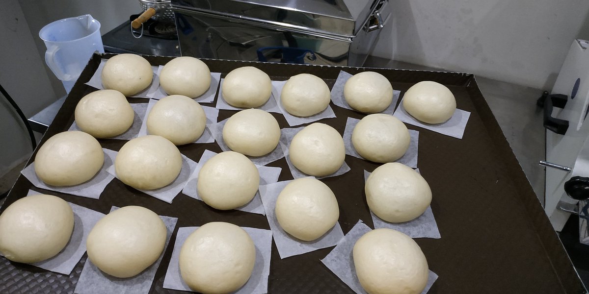 Hakakage's tweet image. Icip2 hari ini #steambun #bakpao #redbeanpaste