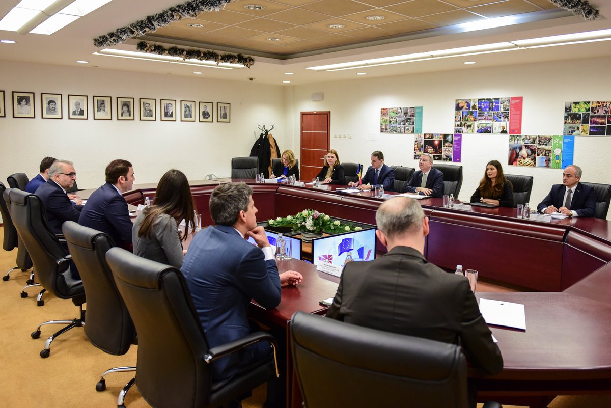 Bujar_O's tweet photo. Pleased to host George #Ciamba, 🇷🇴 Minister Delegate for European Affairs at the premises of @secretariat4eu, whose visit, less than a month ahead of taking rotating 🇪🇺 presidency, clearly depicts 🇲🇰 perspectives towards #EU https://t.co/v5hYZp9a2F
