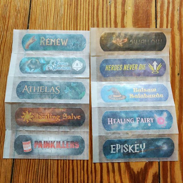 Shadowelf's tweet photo. Heute waren Nerdpflaster in meinem #Adventskalender. Ich hoffe, trotzdem, dass ich sie nicht brauchen werde :) #NerdStuff #GeekStuff #Geekcalendar #healing https://t.co/s05ffGn4AV https://t.co/zLFsVLdFlj
