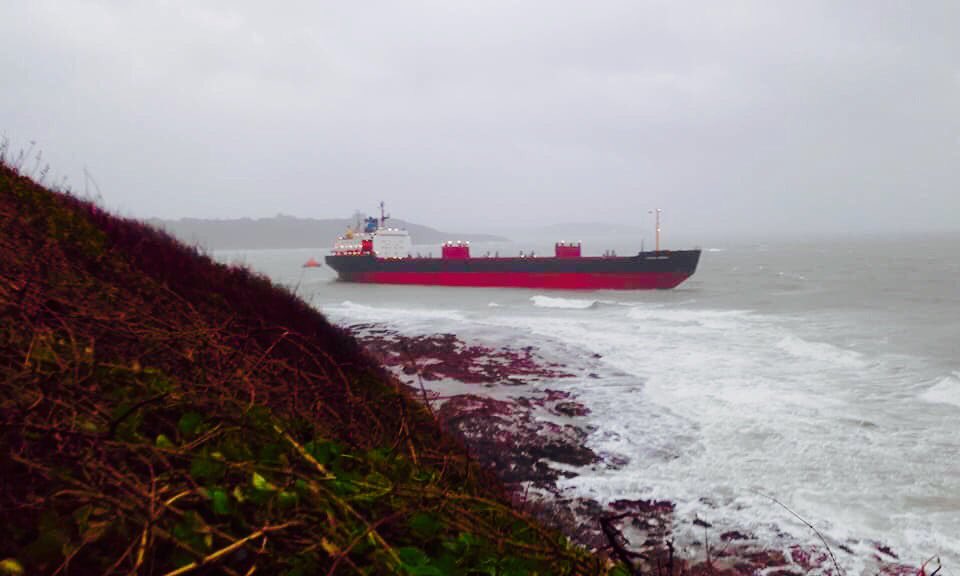 16,000 ton #Russian #bulkcarrier ran #aground last night in #Falmouth in an awful #storm.
It is between #Gylingvase & #Swanpool #beaches & firmly #wedged & very near the #rocks! They have #winched down a #pilot from #helicoptor.
#Hightide this pm, #Falmouth hasn't got #tugpower
