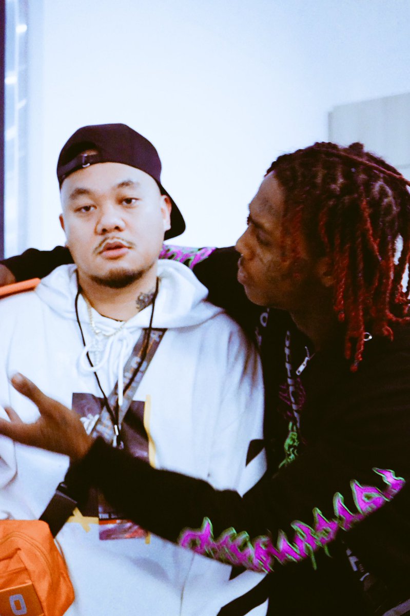 illxchris's tweet image. These pics of me and my dog Dex are hilarious. What was he sayin to me in the second pic. Best caption wins a @HommeFemmeLA tee on me. @FamousDex 😂