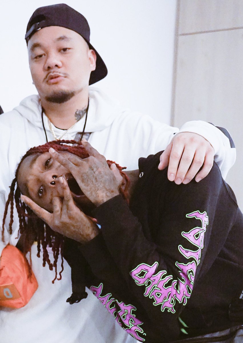 illxchris's tweet image. These pics of me and my dog Dex are hilarious. What was he sayin to me in the second pic. Best caption wins a @HommeFemmeLA tee on me. @FamousDex 😂