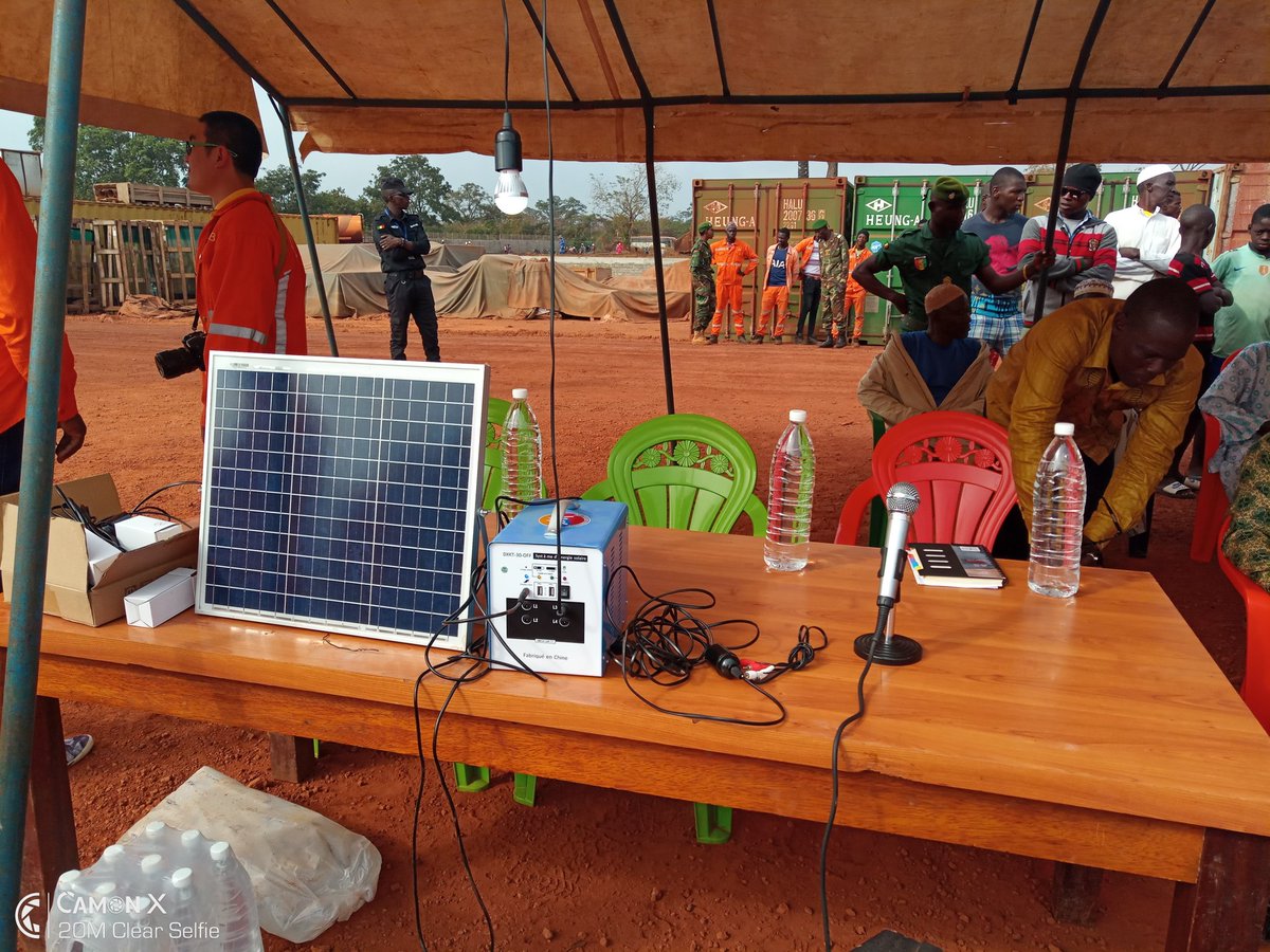 keitus14's tweet photo. Remise ce mardi matin de 3.000 kits solaires soit 3000 ménages en équipements d'éclairage pour les Communautés.
#Dapilon
#Katougouma
Phase test.
#RSE https://t.co/s8q0qKNcMP