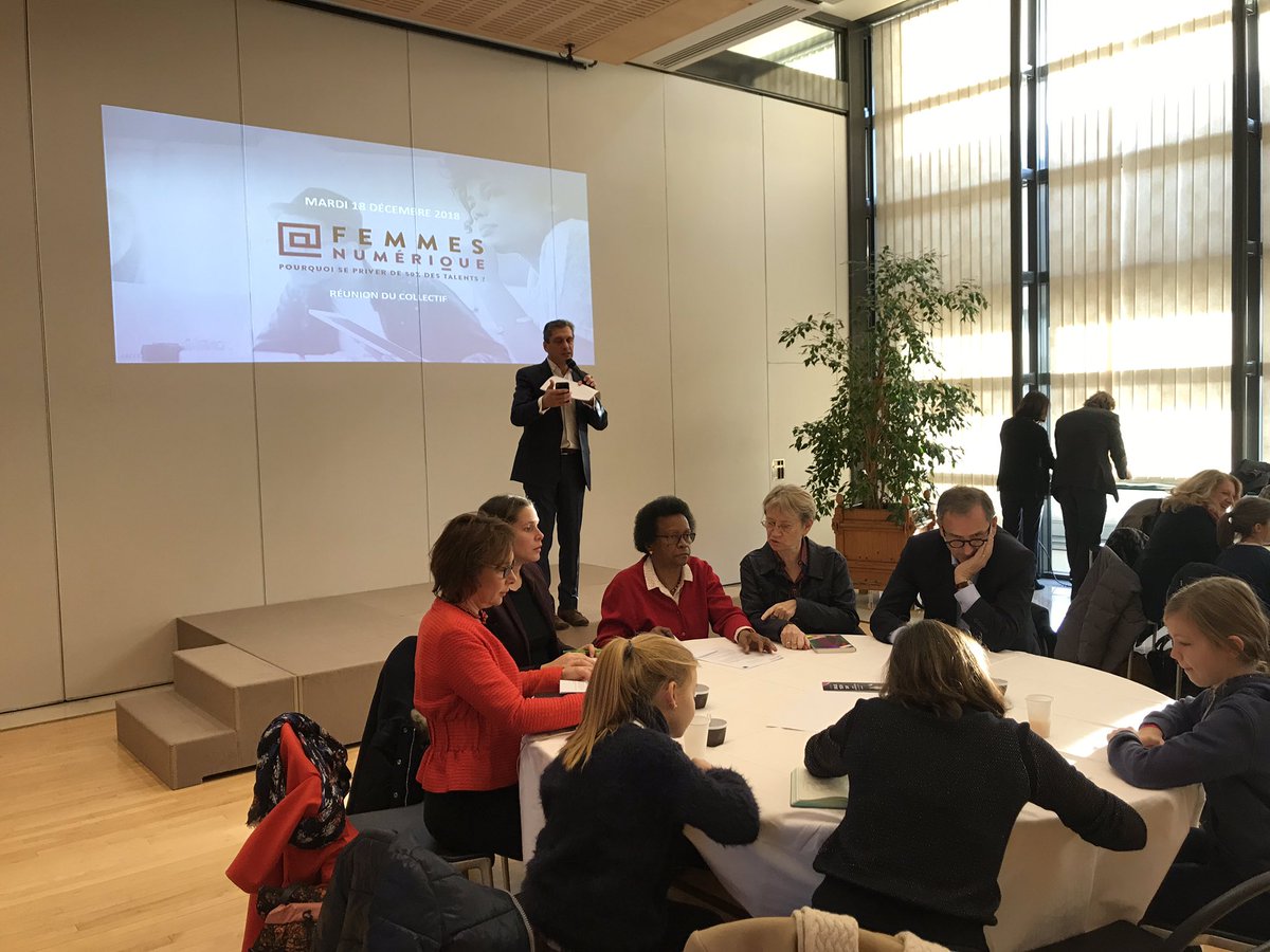 FemmesNumerique's tweet photo. 🙋‍♀️ Ce matin, des jeunes filles de primaire, des collégiennes, des lycéennes, des associations, des grandes entreprises et l’Etat étaient réunis pour répondre ensemble à un seul enjeu majeur : plus➕ de femmes dans le numérique ! #FemmesNumerique https://t.co/f8GMcYWj6h