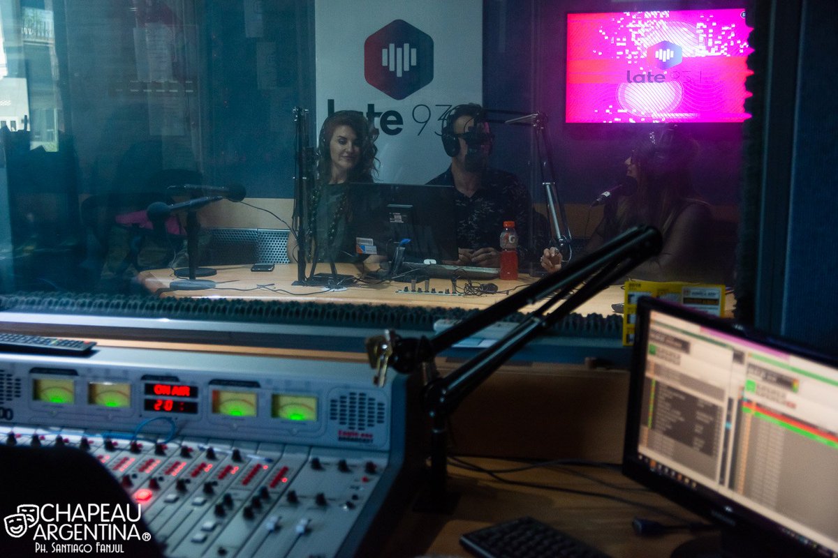 #RADIO Reviví el 1° programa de <a href="/ChapeauOk/">Chapeau Argentina ®</a> en <a href="/Late931Oficial/">Late 93.1</a> con las fotos exclusivas de <a href="/elsantoweb4/">Santiago Fanjul</a> y los links en el siguiente enlace! Entrevistas con <a href="/Moria_Casan/">Moria Casán</a> <a href="/nachaguevara/">Nacha Guevara</a> <a href="/lizytagliani/">Lizy Tagliani</a> y las visitas de <a href="/AnaBelenBeas/">Ana Belén Beas</a> &amp; <a href="/FlorReginaOk/">Flor Regina</a> Prox Sabado 22/12 te esperamos 12hs!