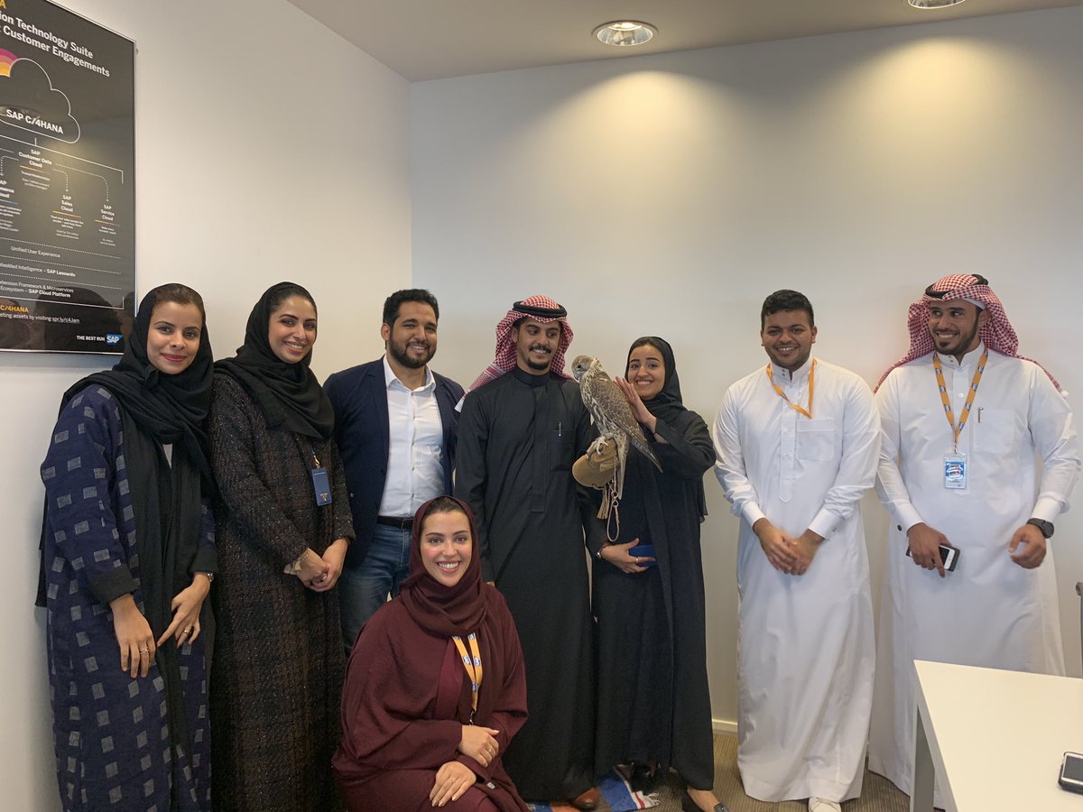nalaquil's tweet photo. Today, in the KSA Presales Lab we are experimenting possibilities with the IoT enabled falcon, Sultan. #SAPKSA @LifeatSAP https://t.co/4RNCwYFHCs