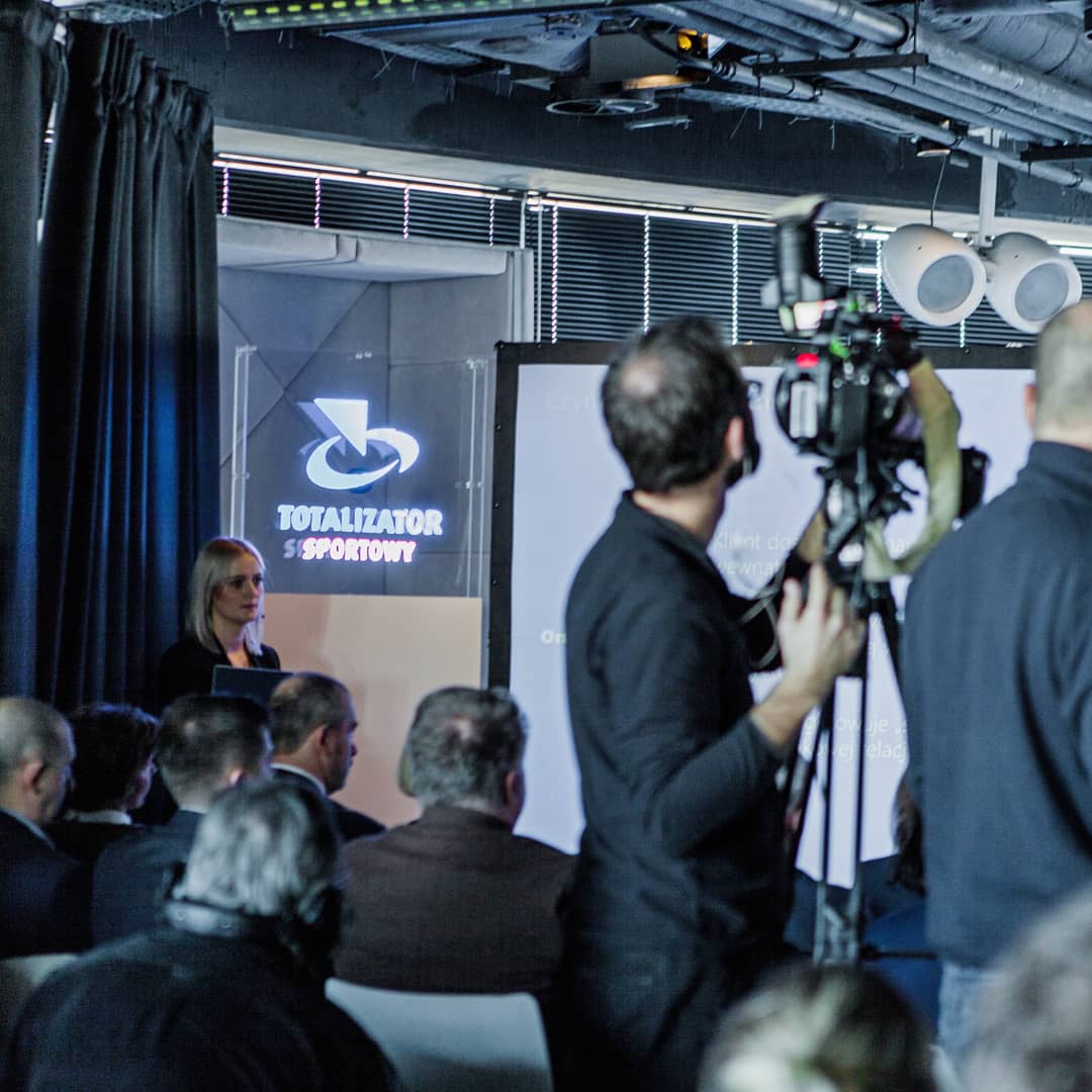 ledholo's tweet photo. During the #totalizatorsportowy’s press #conference the brand's logotypes were presented on LEDHolo holographic displays.
The era of holography in marketing communication has begun!
#lotto #ledholo #rentholo #plannersfamily #hologram #3d #3dhologram #highquality #futuredisplay https://t.co/lpqAexVPcQ