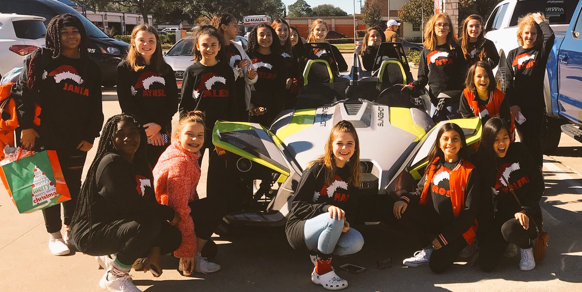 WMJHCheer's tweet photo. The girls loved picking out toys 🧸 and gifts to donate at #ExtremeOffRoad on Mason for #ToysForTots https://t.co/6Mtr0VT5C7