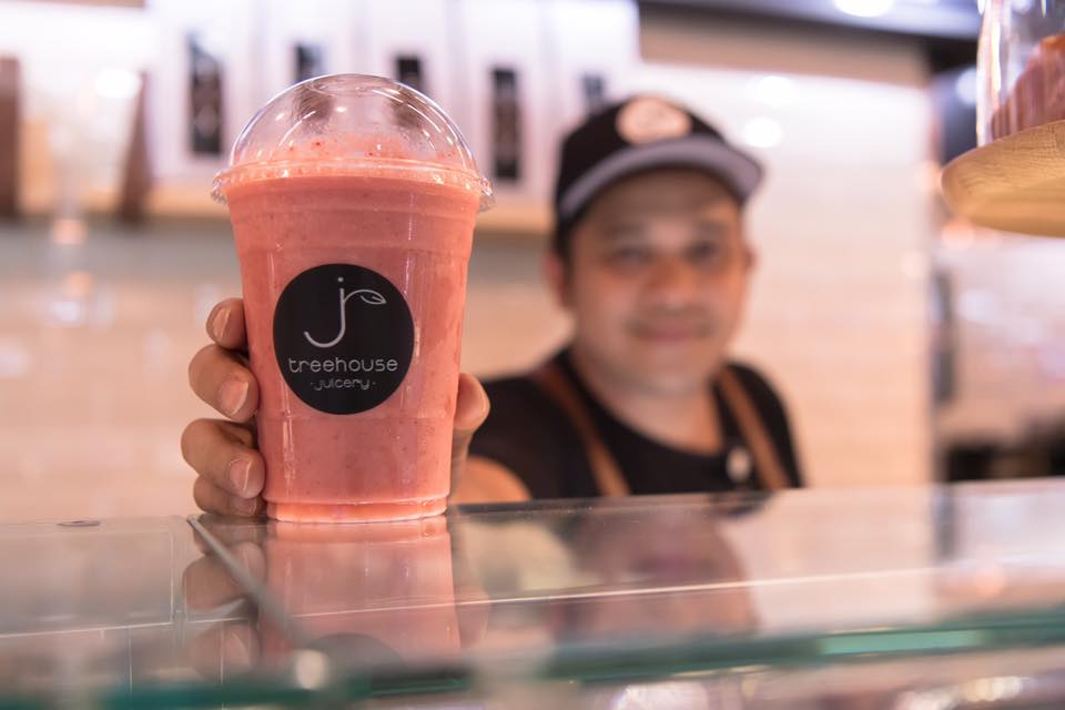 DXB's tweet photo. Consume all your five-a-day in a super tasty way at the #FAB2018 award winning Treehouse Juicery in Terminal 3, near gate B10 🍏🍉 https://t.co/YGC6uzoXdo