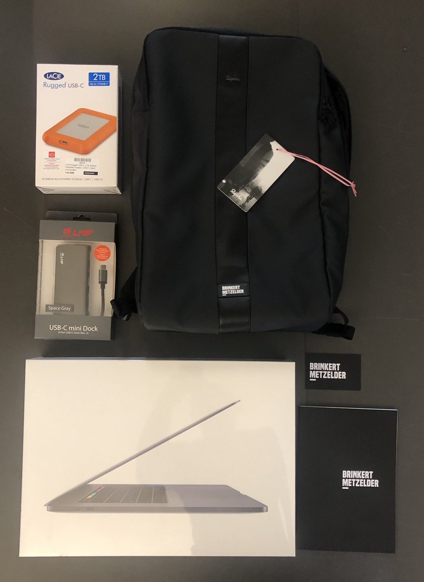 brinkertlueck's tweet photo. Starterpaket für unsere Mitarbeiter. #startup #stillbeta #newemployees #mobilefirst 👊 https://t.co/BHN3h4VVes
