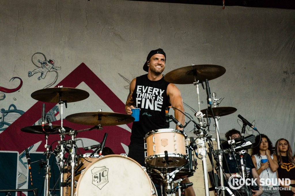 Happy Birthday to All Time Low\s Rian Dawson! 