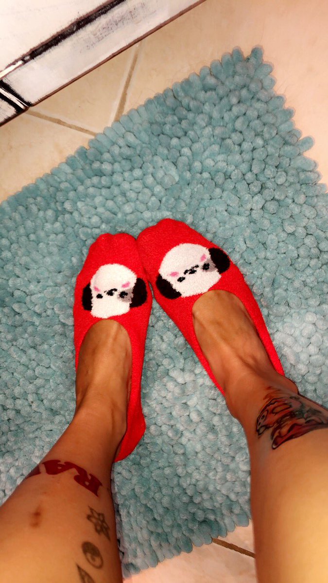goddesss_Lee's tweet photo. Goodmorning #Femdom #footfetishnation @BritFootBabes @RT_converse @rt_feet @RTfindomfeet @under_her_feet @DirkHooper https://t.co/LjzTKzLEQh