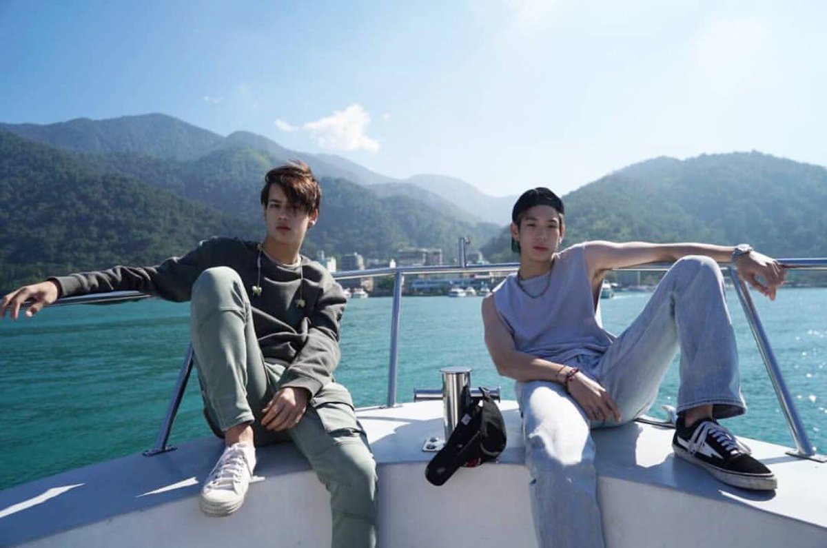 MAYDAYxxWST's tweet photo. บอกซิ๊..ว่าพวกเขาแค่ไปเที่ยว พ่อนายแบบทั้งสอง กล้องไม่ต้องดี ไฟไม่ต้องมี ภาพเซตนี้มีอีกมั้ย ถ้ารวมเล่มฉันก็พร้อมเปย์ 💜💜 #Jaylerr #Icepariss #JayIce #9by9th https://t.co/HmeI4iBNvh