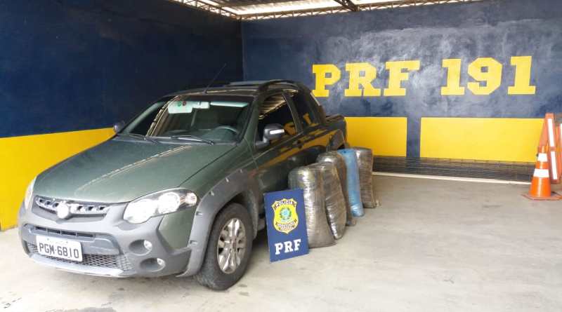 Jornaldm's tweet photo. PRF apreende cerca de 110kg de maconha no município de Queimadas, na Paraíba. https://t.co/DmOyAKFxrJ