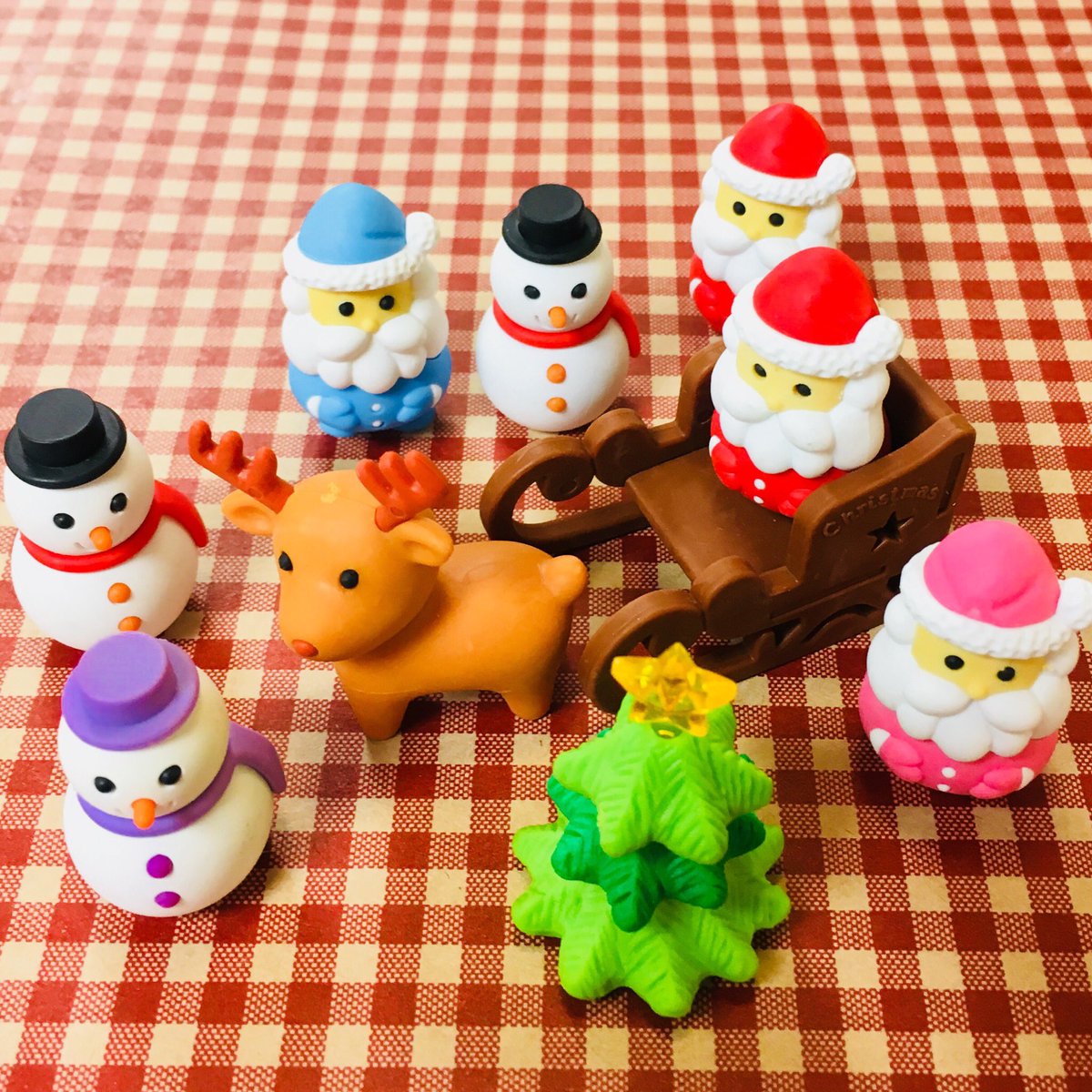 ট ইট র トゥールズお茶の水店 クリスマス消しゴム クリスマスまで1週間 彡 お茶の水店クリスマスコーナーでは イワコーさんの おもしろ消しゴム クリスマス が今年も人気です サンタや雪だるまの小さい消しゴムがとってもかわいい 全部揃えて