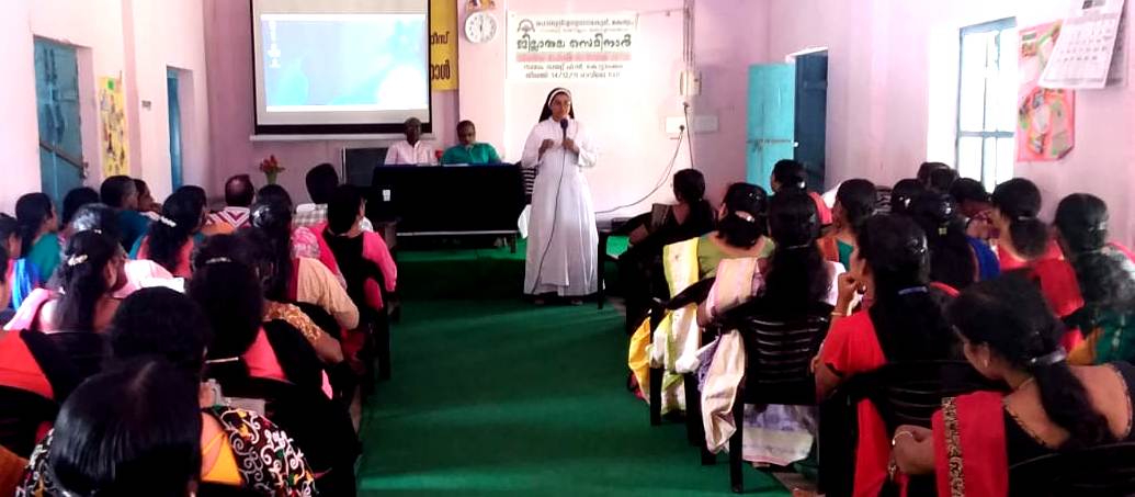 പൊതുവിദ്യാഭ്യാസ വകുപ്പ്, ഡയറ്റ്, കൊല്ലം  റിസോഴ്സ് ടീച്ചർമാർക്കായി സംഘടിപ്പിച്ച  ഏകദിന ജില്ലാ തല സെമിനാറിൽ പോക്‌സോ നിയമം എന്ന വിഷയത്തിൽ  KeSCPCR മെമ്പർ സിസ്റ്റർ ബിജി ജോസ് സി.എം.സി ക്ലാസ് നയിച്ചു.
#Kollam #KeSCPCRKerala #ChildRightsKerala